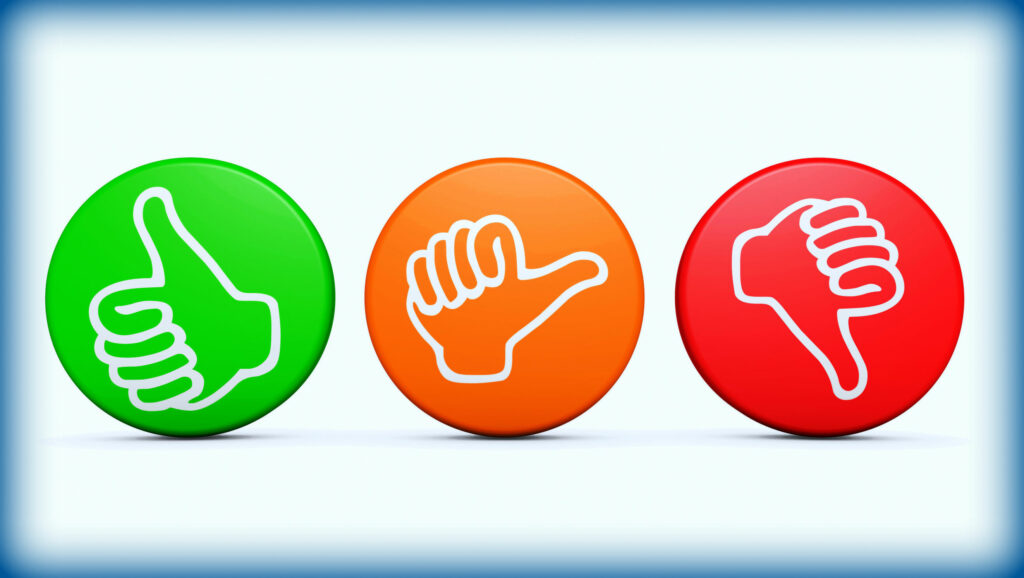 Drei Symbole Daumen hoch (grün), Daumen zur Seite (orange), Daumen nach unten (rot)